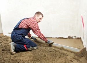 Выравнивание пола песчано-цементной смесью, stroihata.ru