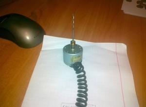 Самодельная мини-дрель из двигателя магнитофона и сверла, tehnari.ru