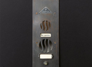 Фотография первого дверного переговорного устройства, siedcom.ru