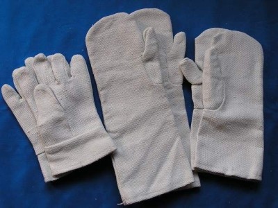 На фотографии асбестовые перчатки
