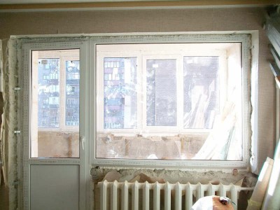 Фотография окна до установки пластиковых откосов