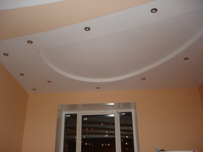 На снимке готовый потолок из гипсокартона