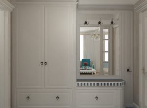 Белый шкаф и в стиле прованс с зеркалом и стилизованной мебельной фурнитурой