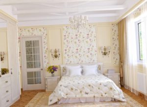 Интерьер спальни в пастельных тонах в стиле прованс