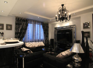 Чёрно-белая гостиная в классическом стиле